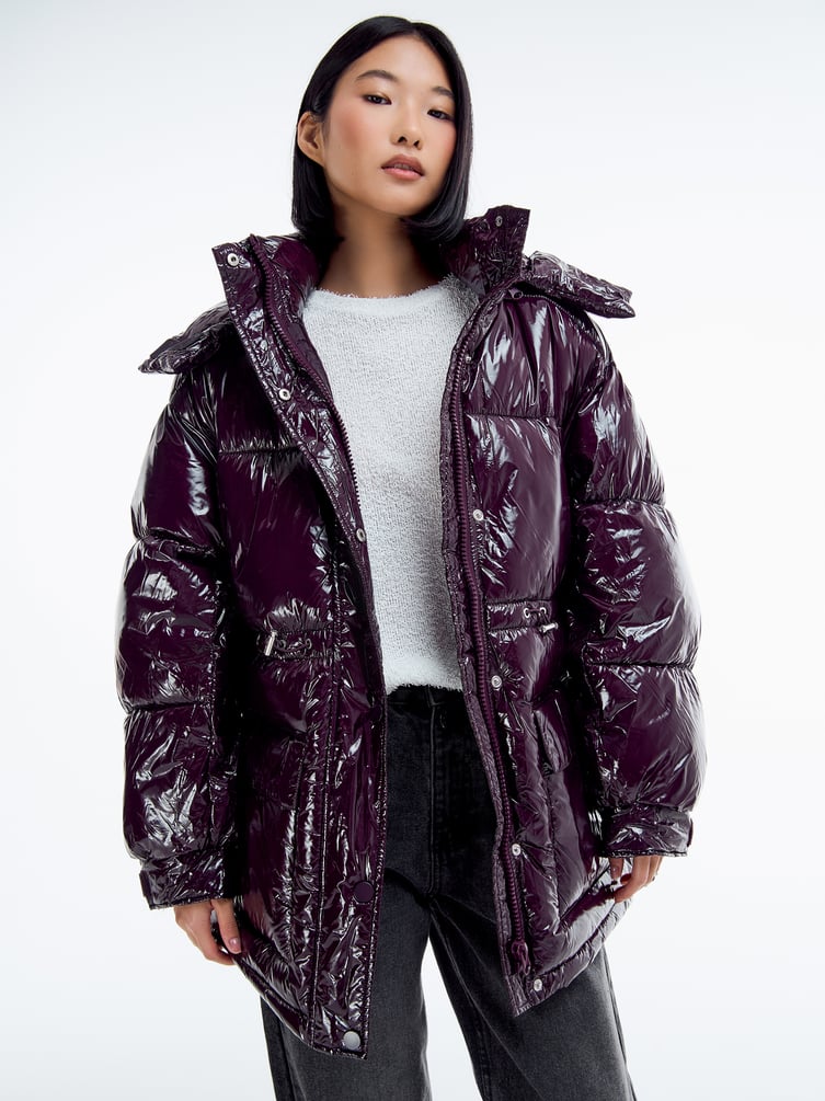 Болоньевая куртка с капюшоном на синтепоне