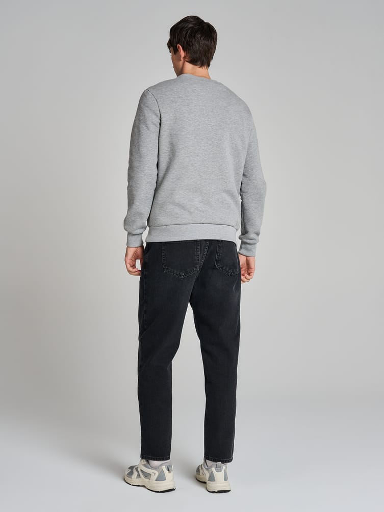 Повседневные зауженные джинсы