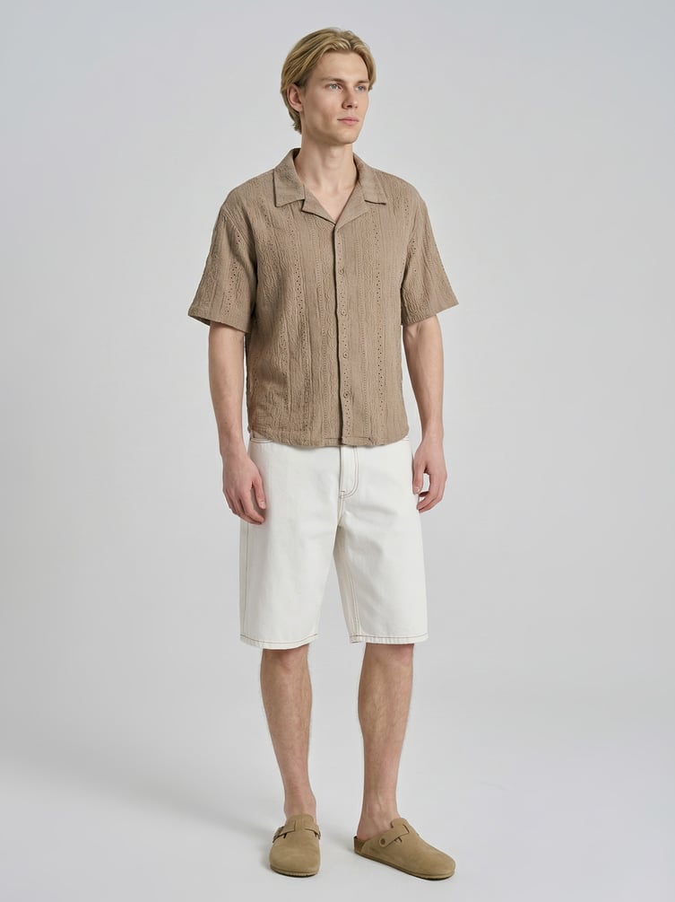 Рубашка с коротким рукавом и вышивкой шитьем