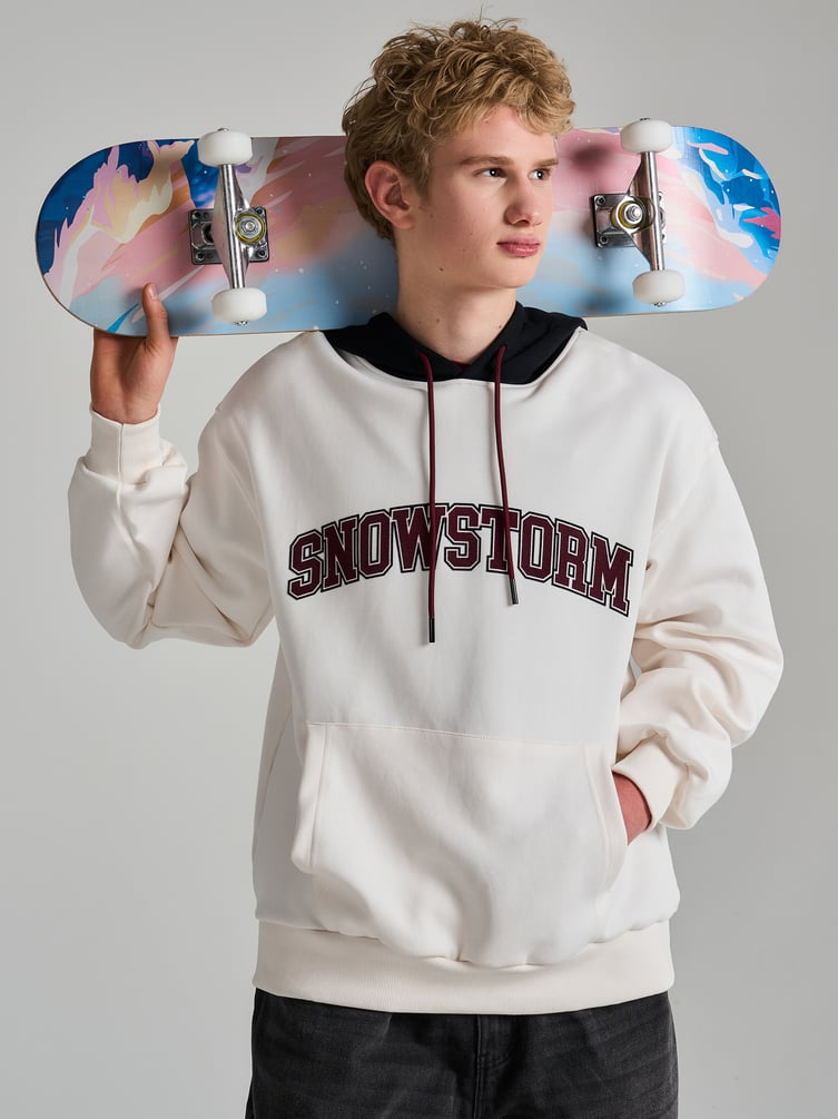 Худи с контрастным капюшоном и надписью