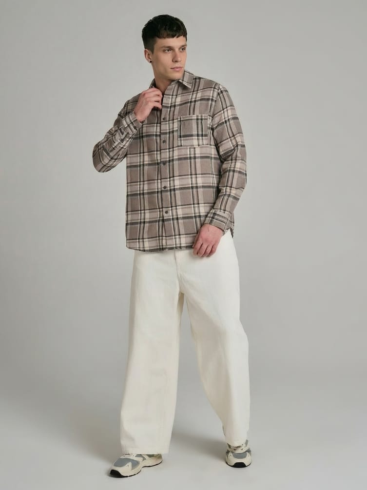 Широкие джинсы трубы с вареным эффектом