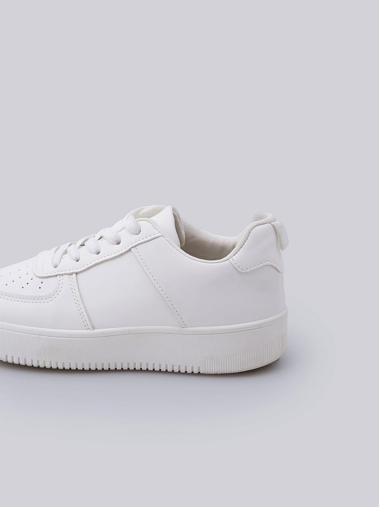 Низкие кроссовки классические