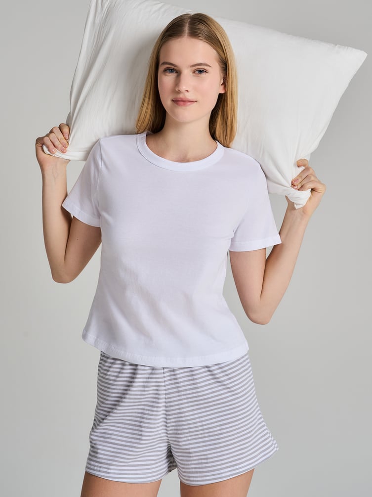 Пижама с футболкой и шортами в полоску