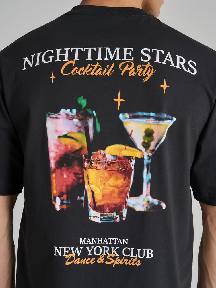 Футболка с принтом на спине