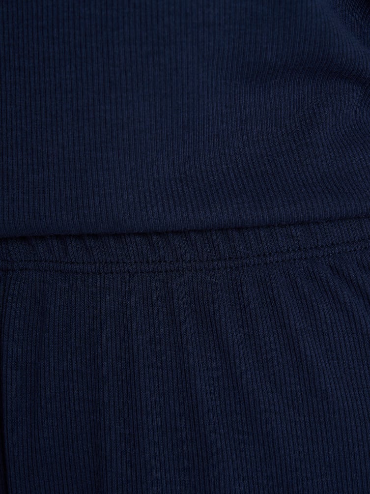 Пижама в рубчик с футболкой и шортами