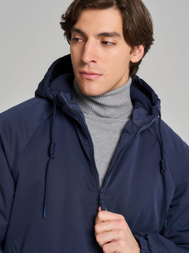 Демисезонная куртка с капюшоном