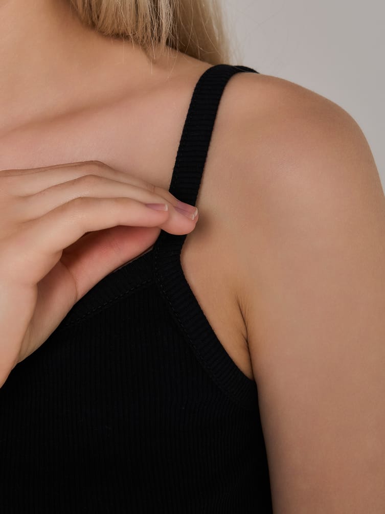 Топ в рубчик на тонких бретелях