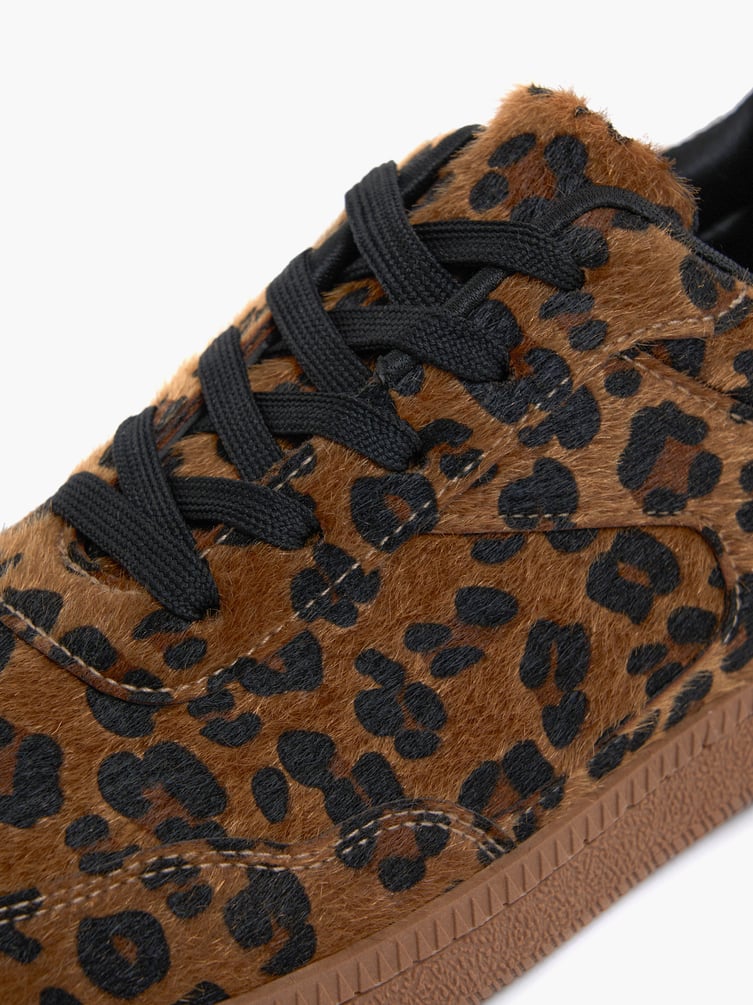 Леопардовые кроссовки меховые