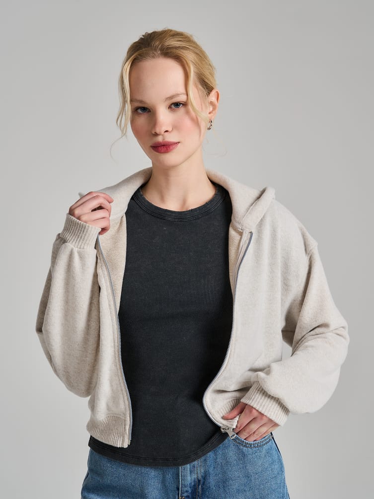 Футболка в рубчик с внешними швами