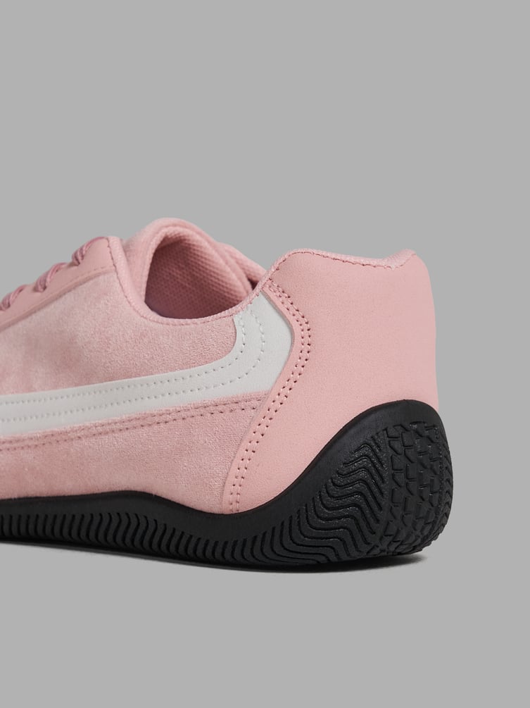 Кроссовки спортивные низкие