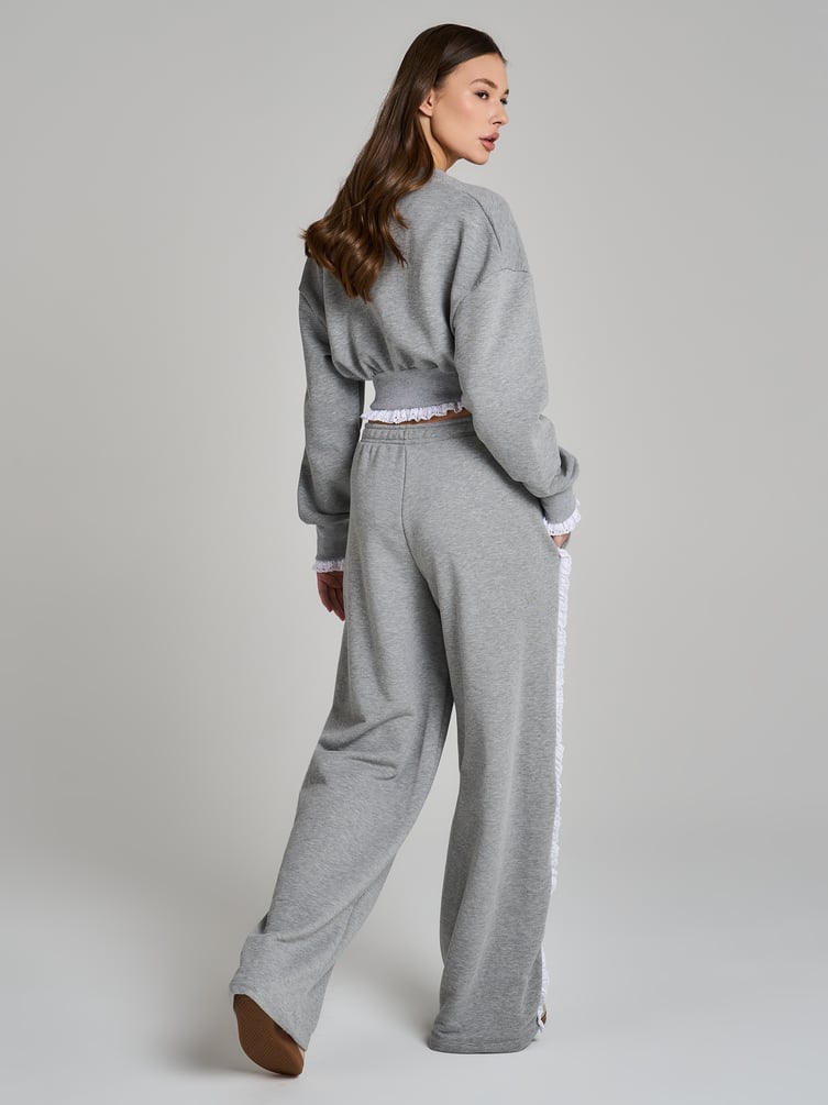 Широкие брюки с лампасами из кружева