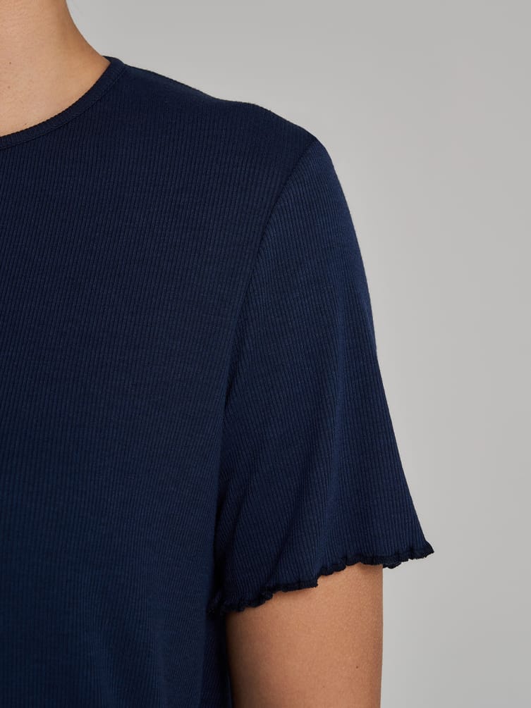 Пижама в рубчик с футболкой и шортами