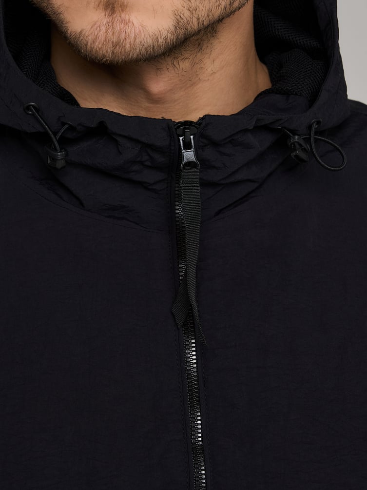 Ветровка демисезонная с капюшоном