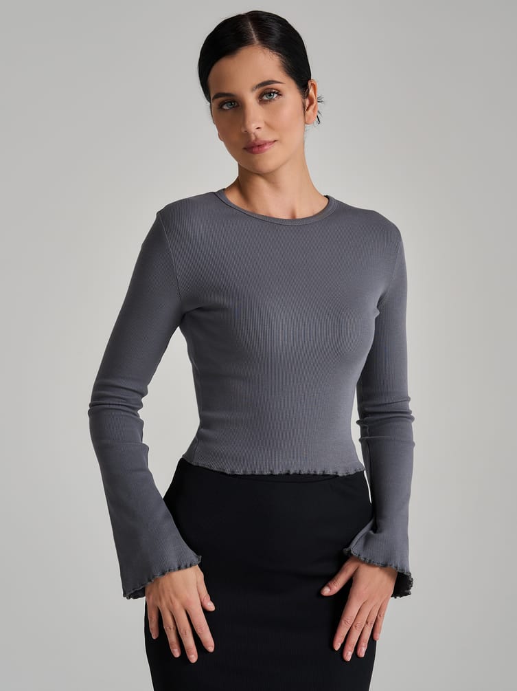 Лонгслив кроп с рукавами клеш