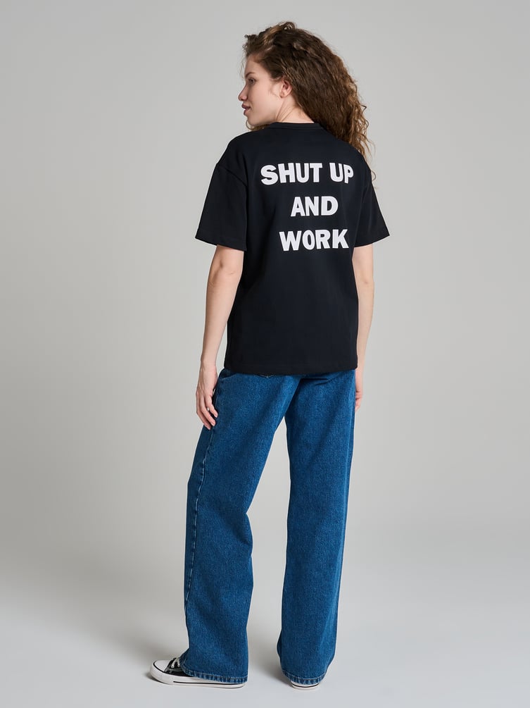 Футболка плотная с надписью на спине