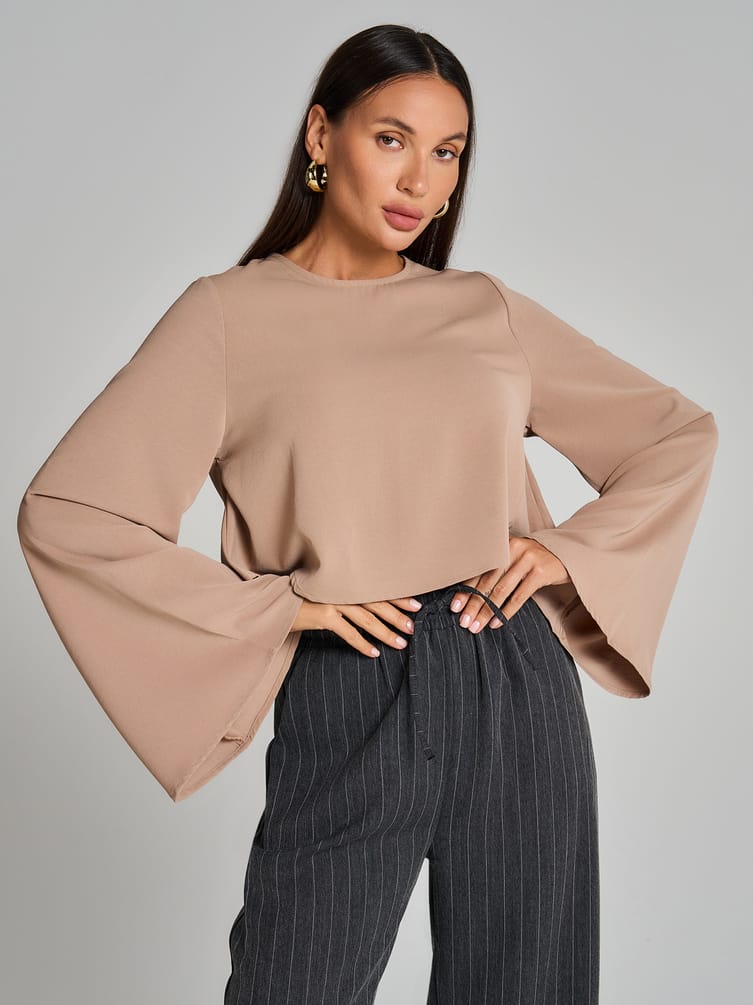 Блузка офисная нарядная с рукавом клеш