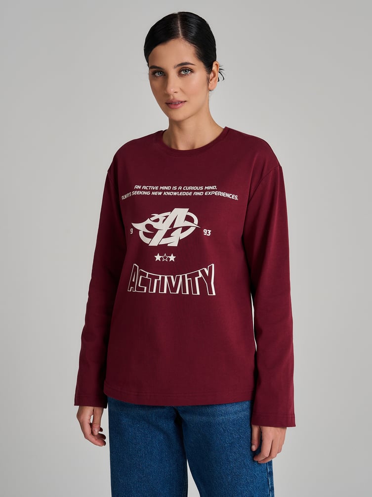 Лонгслив оверсайз с надписью на спине