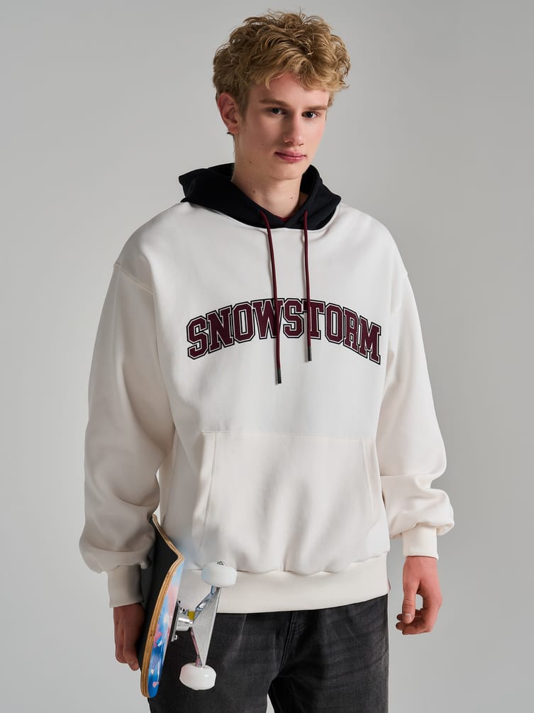 Худи с контрастным капюшоном и надписью