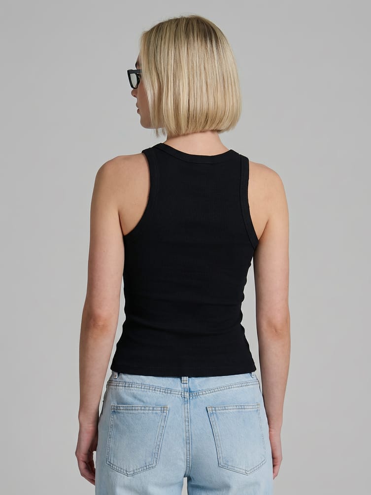 Майка на широких бретелях в рубчик