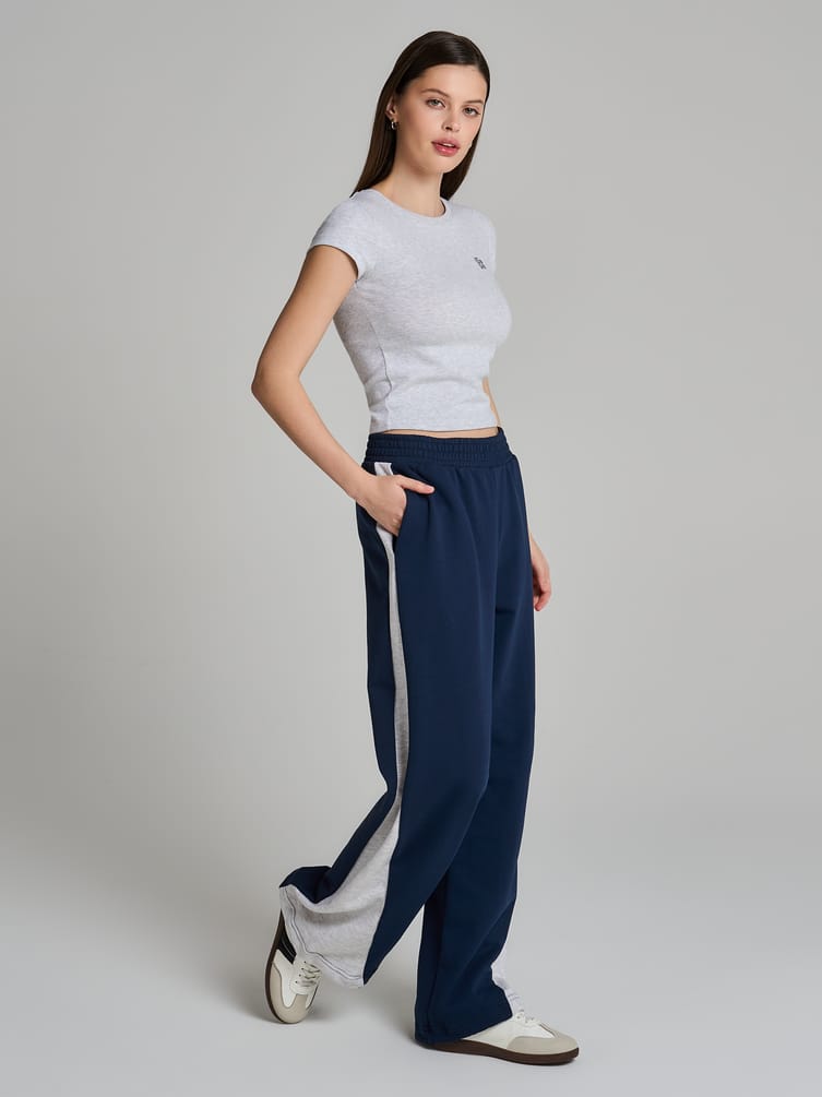 Брюки спортивные с лампасами