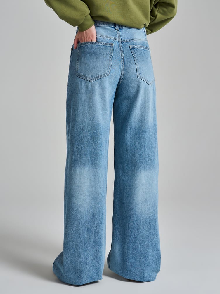 Джинсы широкие с вареным эффектом