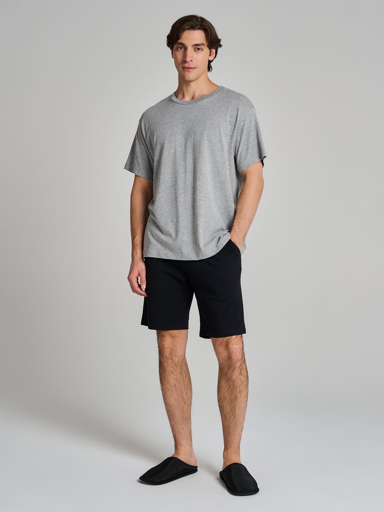 Пижама с футболкой и шортами