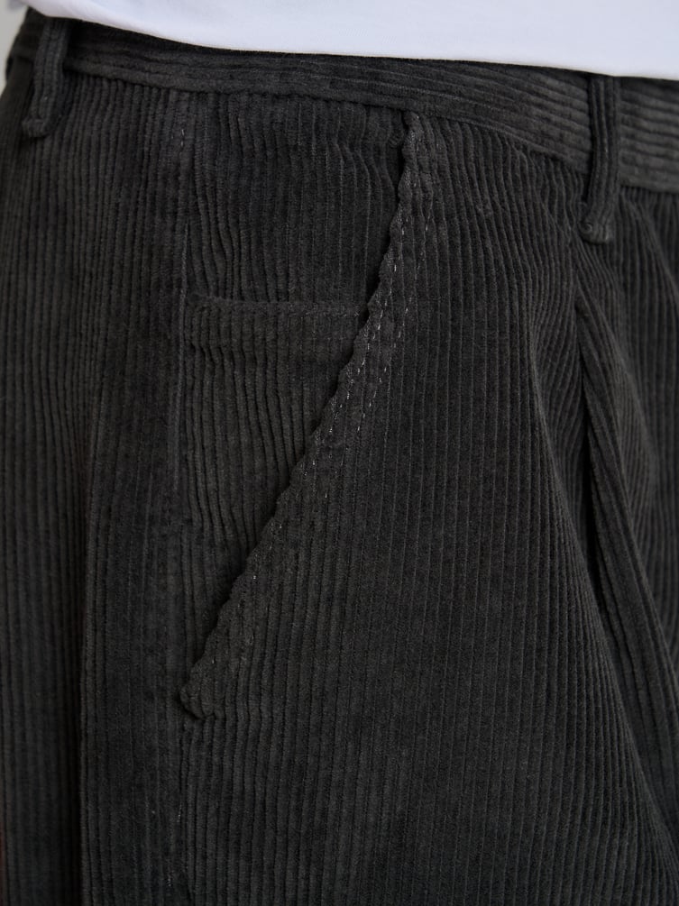 Брюки вельветовые зауженные