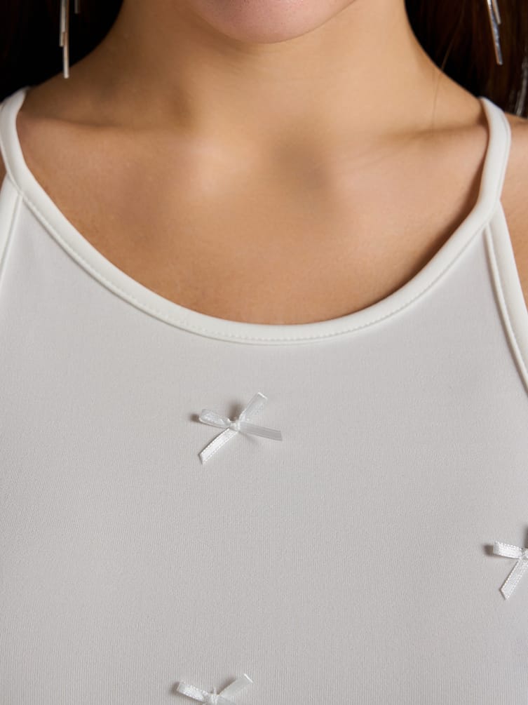 Короткий топ с бантиками