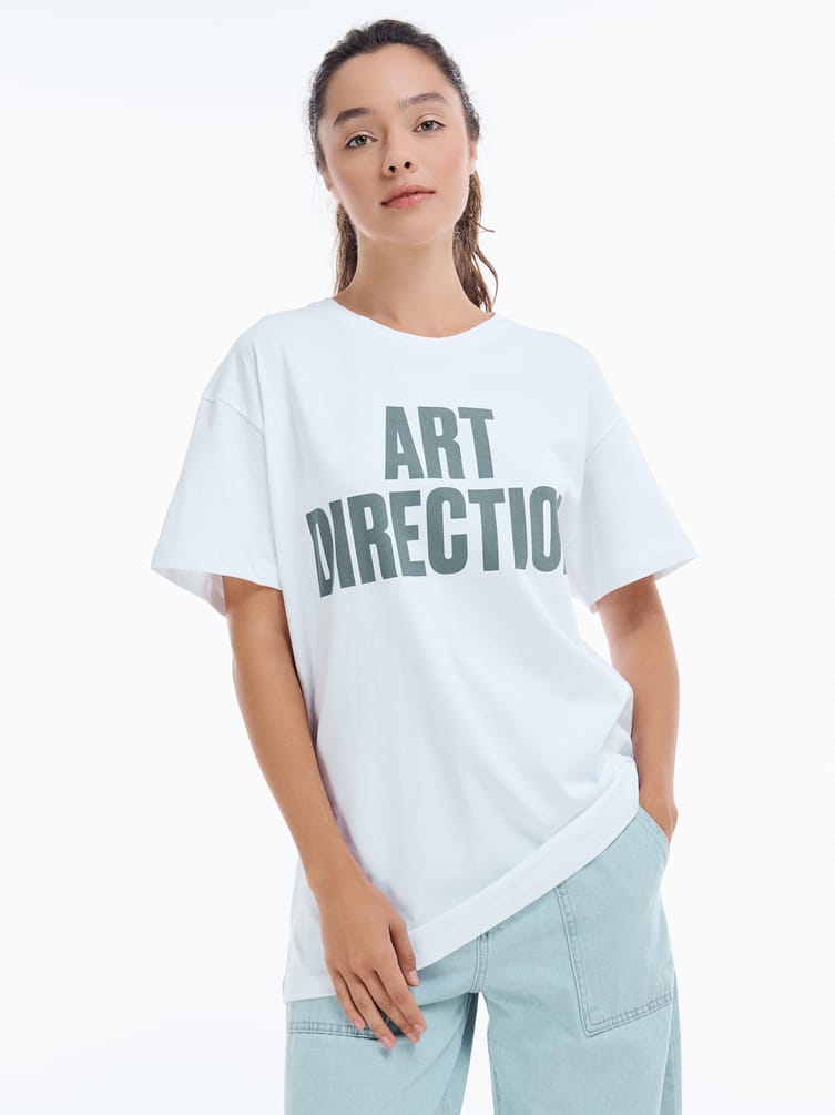 Футболка оверсайз с надписью Art direction