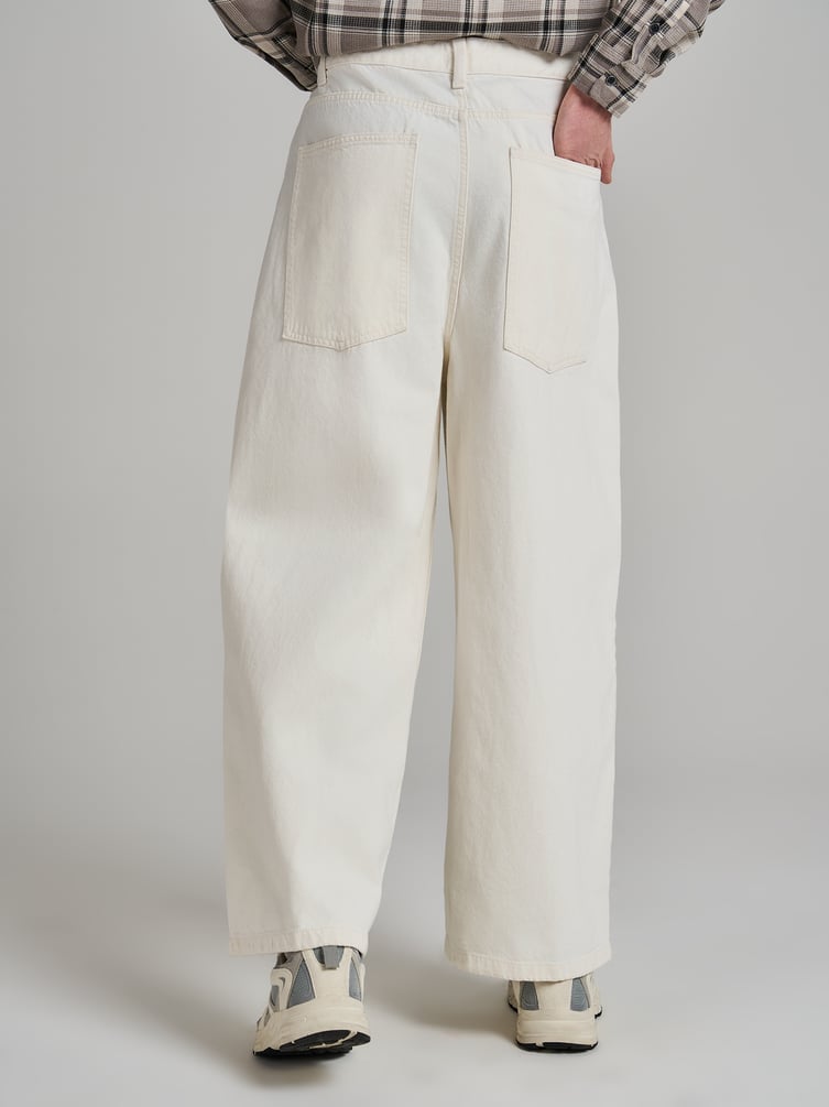 Широкие джинсы трубы с вареным эффектом