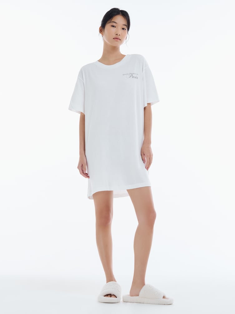 Ночная сорочка с надписью Sweet dreams in Paris