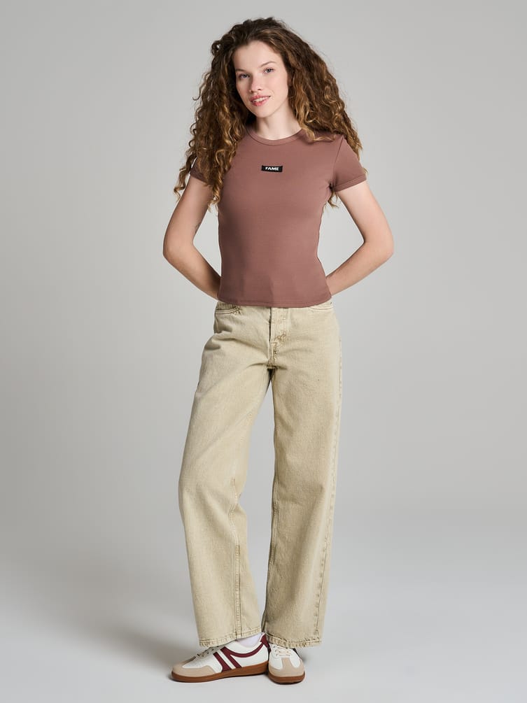 Футболка в рубчик с нашивкой