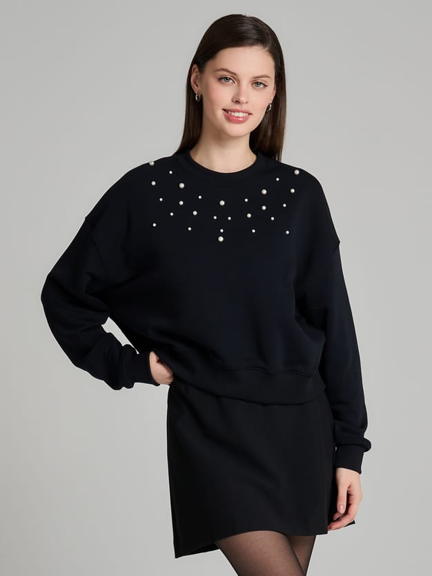 Свитшот с бусинами