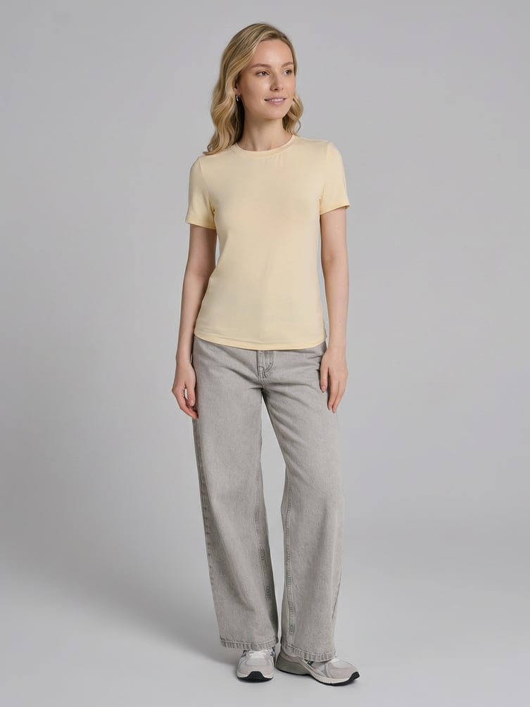 Футболка приталенная из вискозы