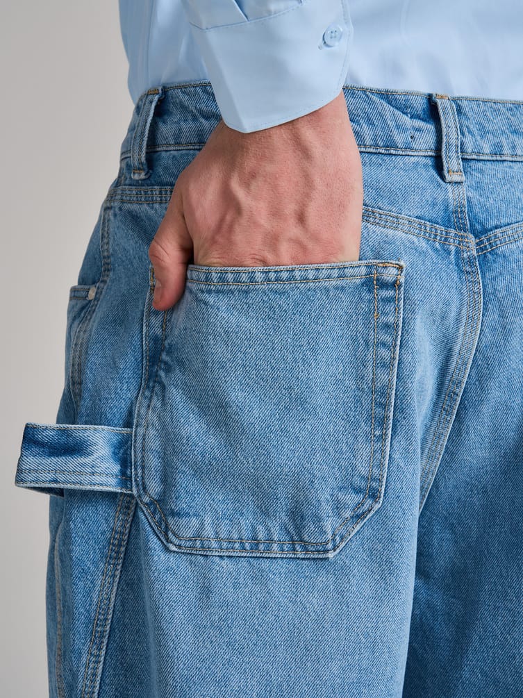 Джинсы багги зауженные с декоративной петлей