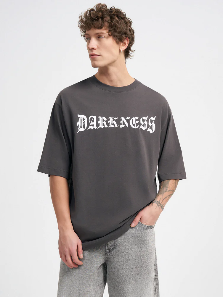 Футболка оверсайз с надписью Darkness