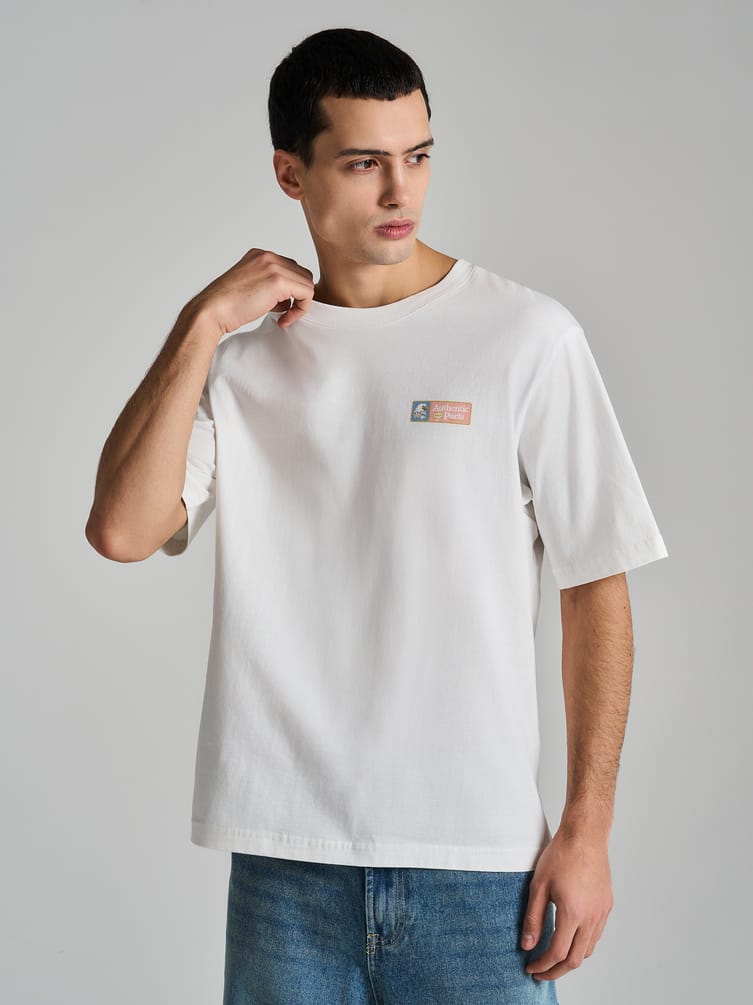 Футболка с принтом на спине