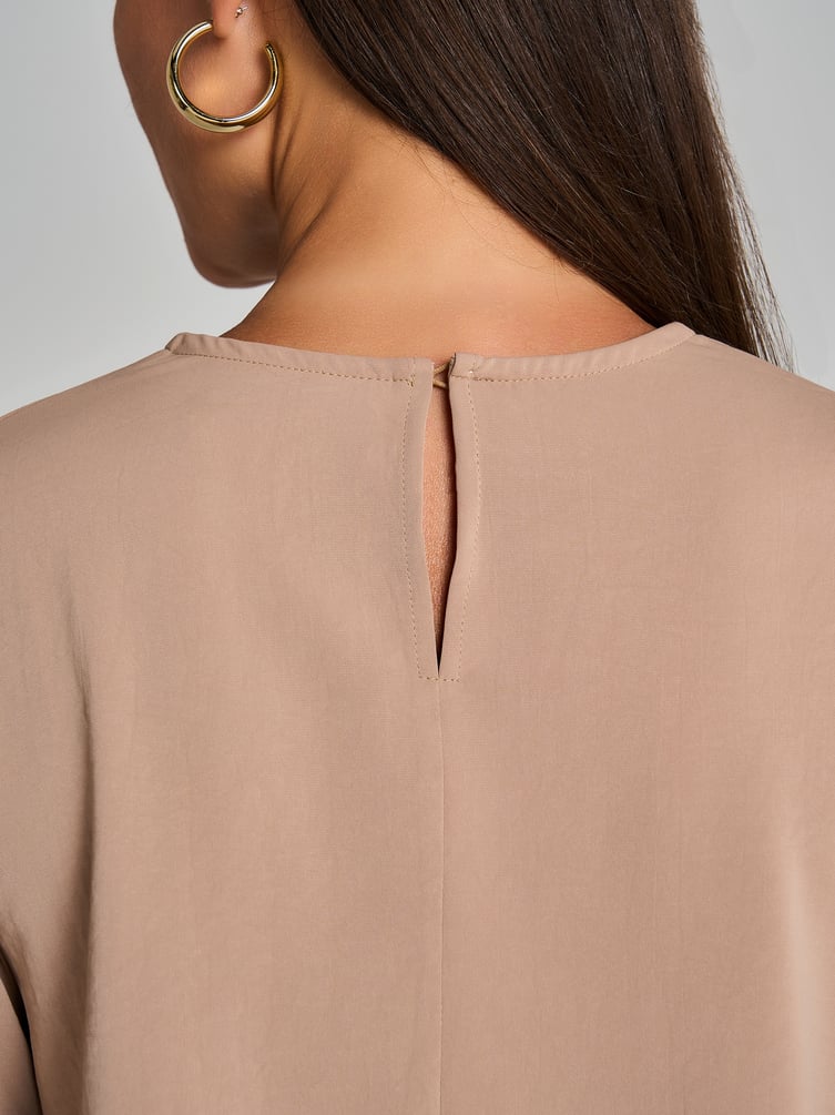 Блузка офисная нарядная с рукавом клеш