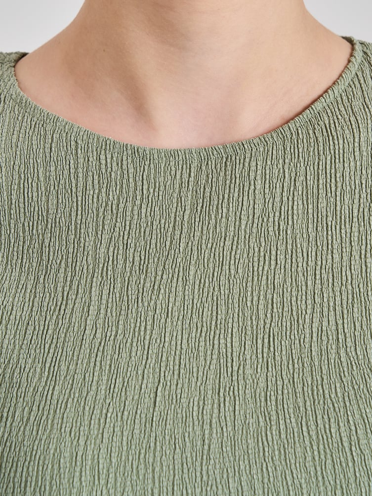 Футболка с драпировкой на талии