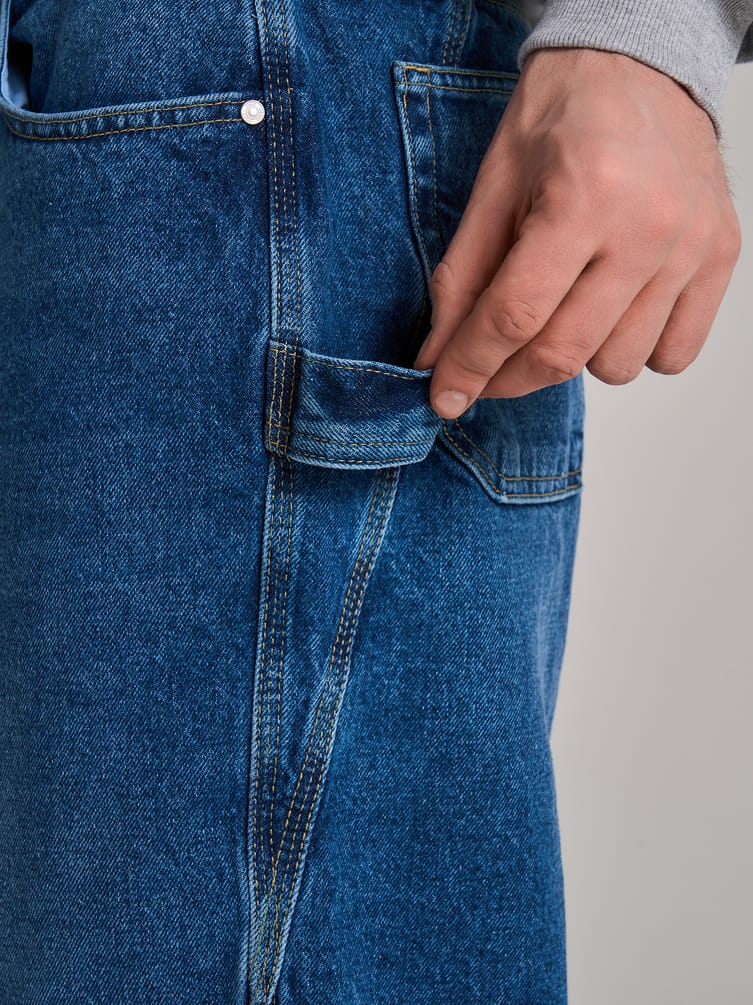 Джинсы багги зауженные с декоративной петлей