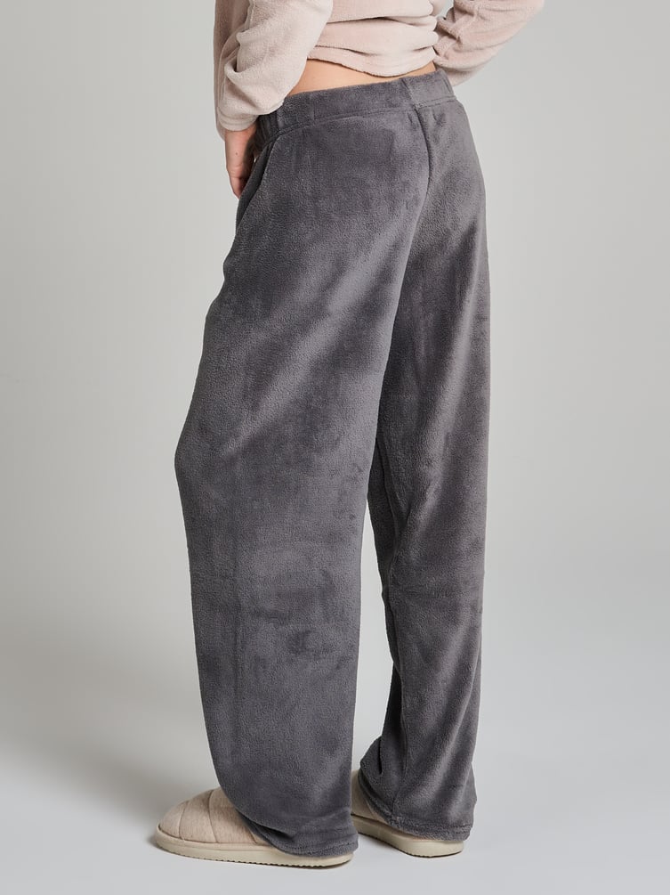 Плюшевая пижама с вышивкой и брюками