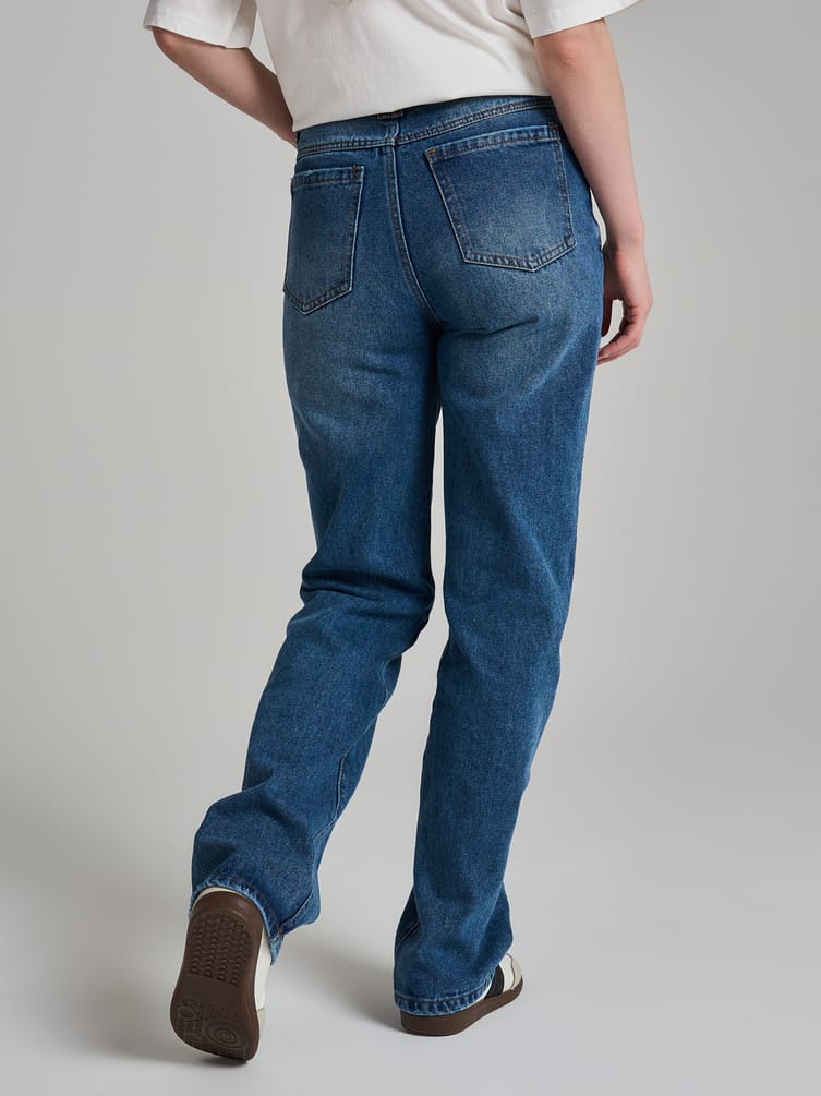 Джинсы прямые с потертостями