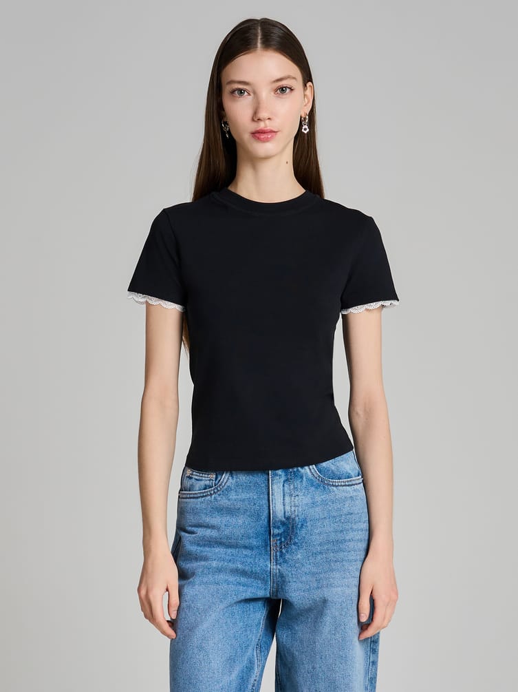 Короткая футболка с кружевом