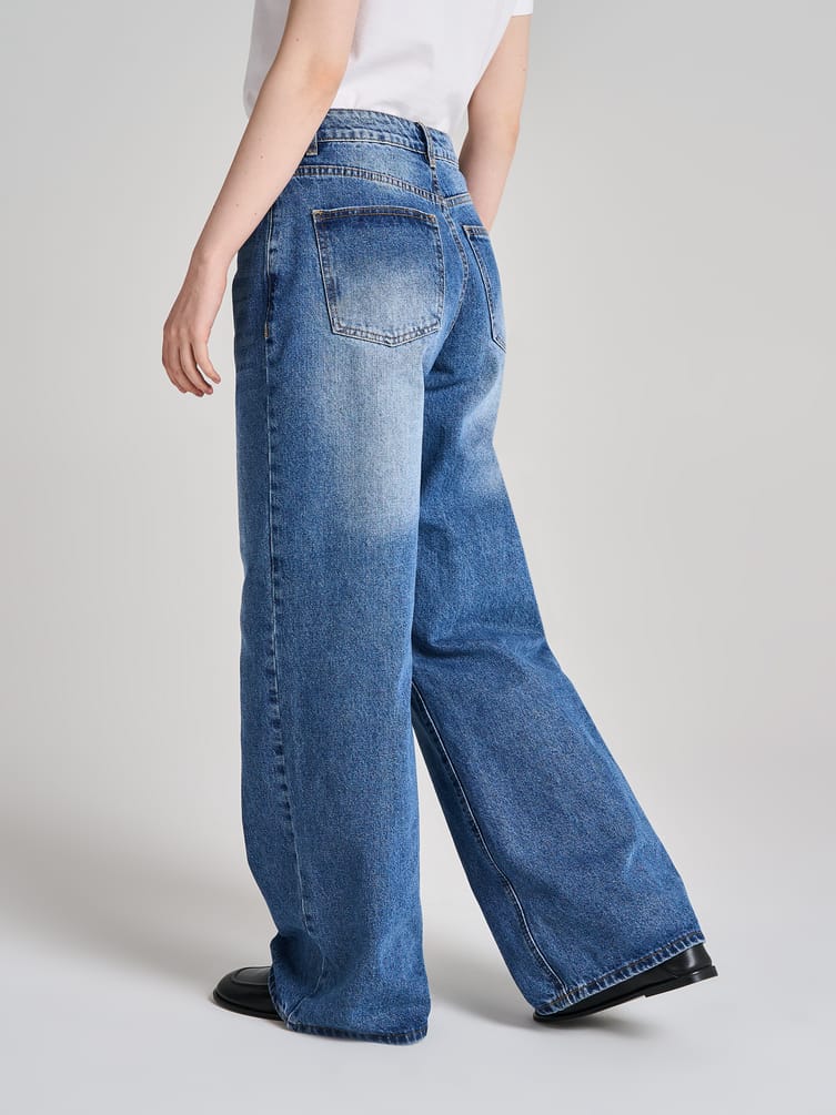 Джинсы широкие