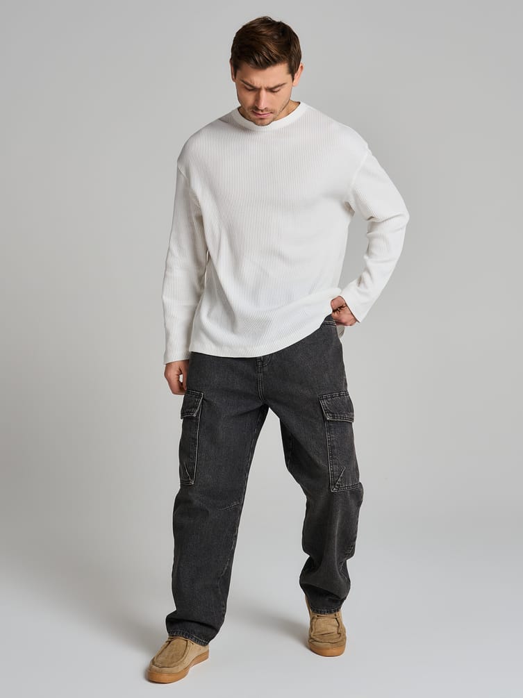 Зауженные джинсы карго с боковыми карманами