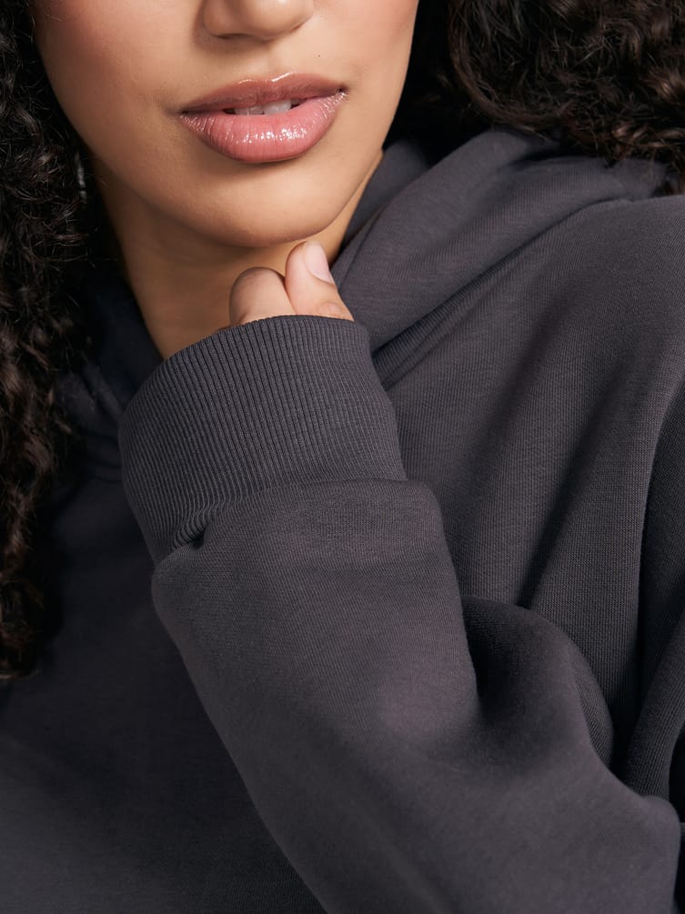 Теплое худи со стразами на спине