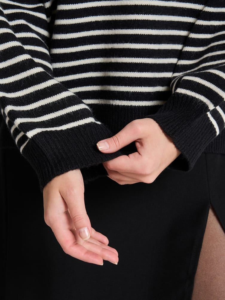 Джемпер трикотажный в полоску