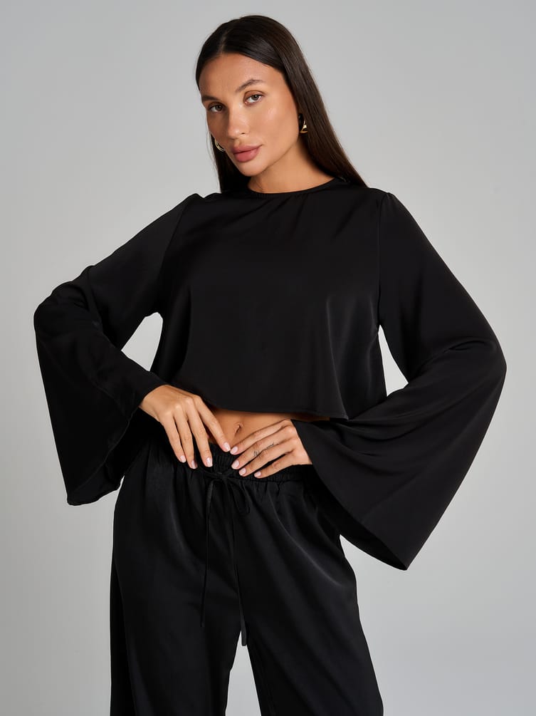 Блузка офисная нарядная с рукавом клеш