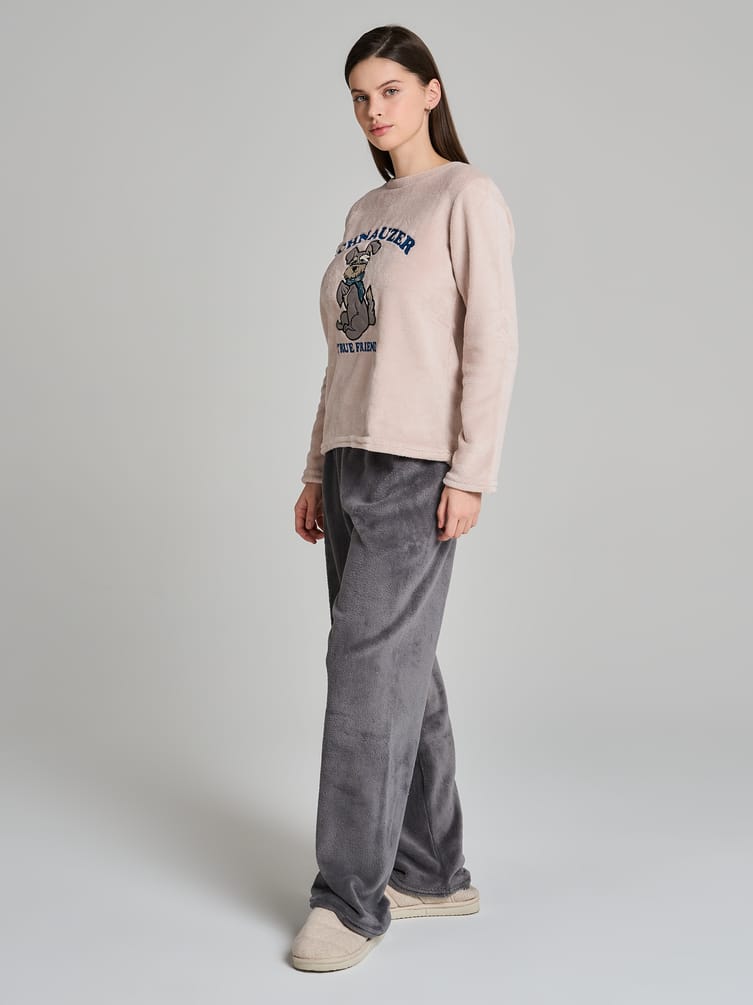 Плюшевая пижама с вышивкой и брюками