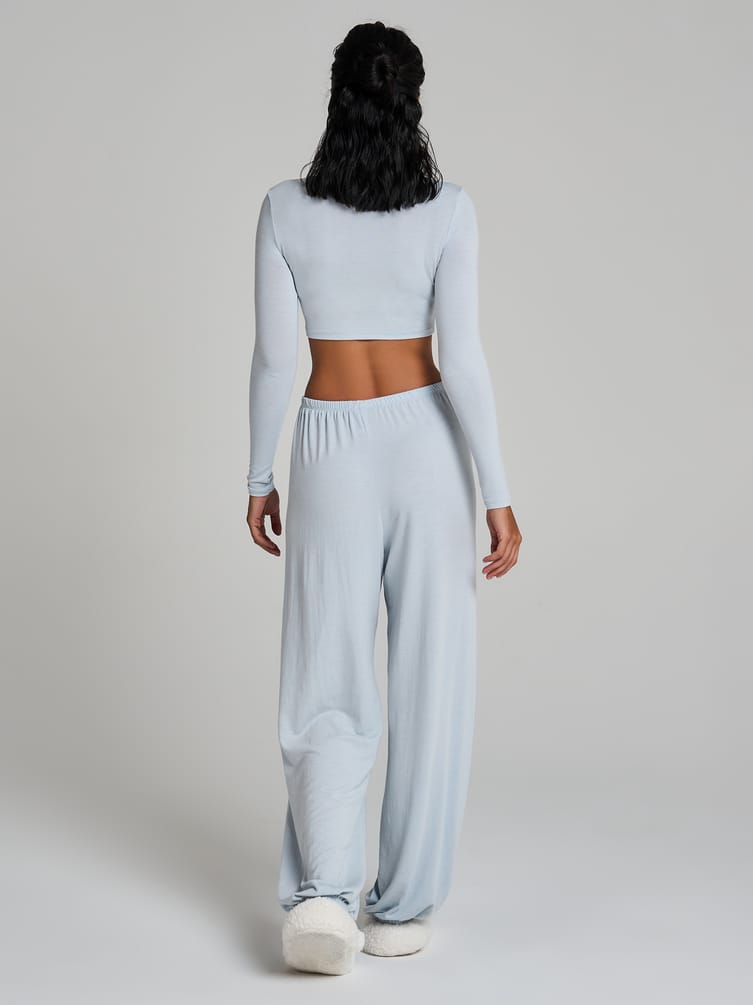 Пижама с кроп-топом и брюками